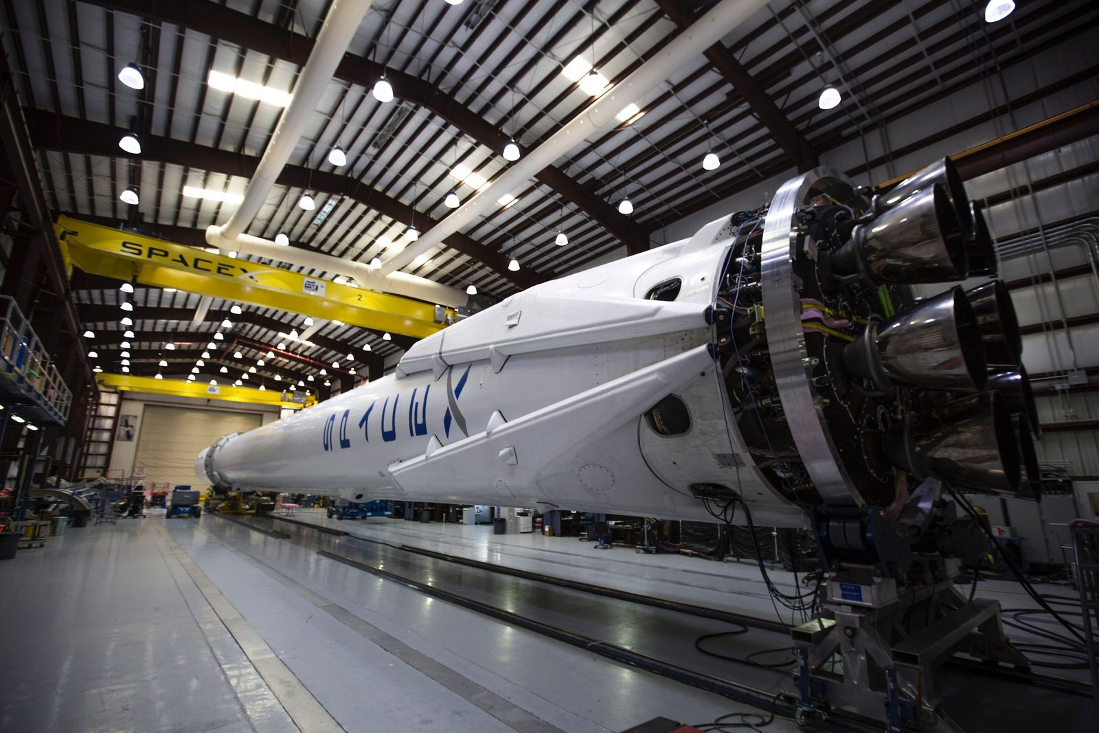 spacex-hangar